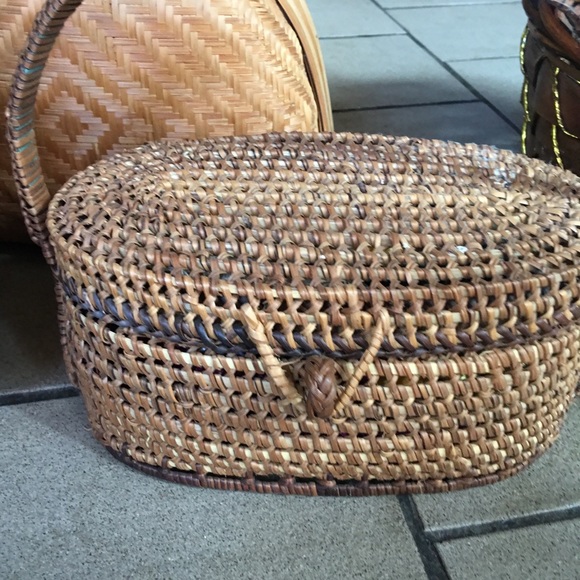 3 Island Handbags. - Picture 4 of 4